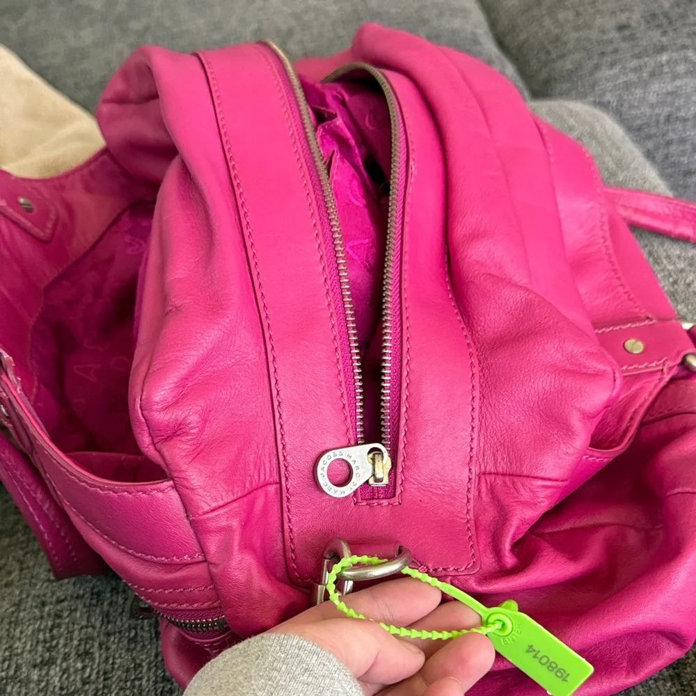 Gorgeous Authentic Marc by Marc Jacobs Vibrant Pink Hobo Bag - Picture 5 of 7
